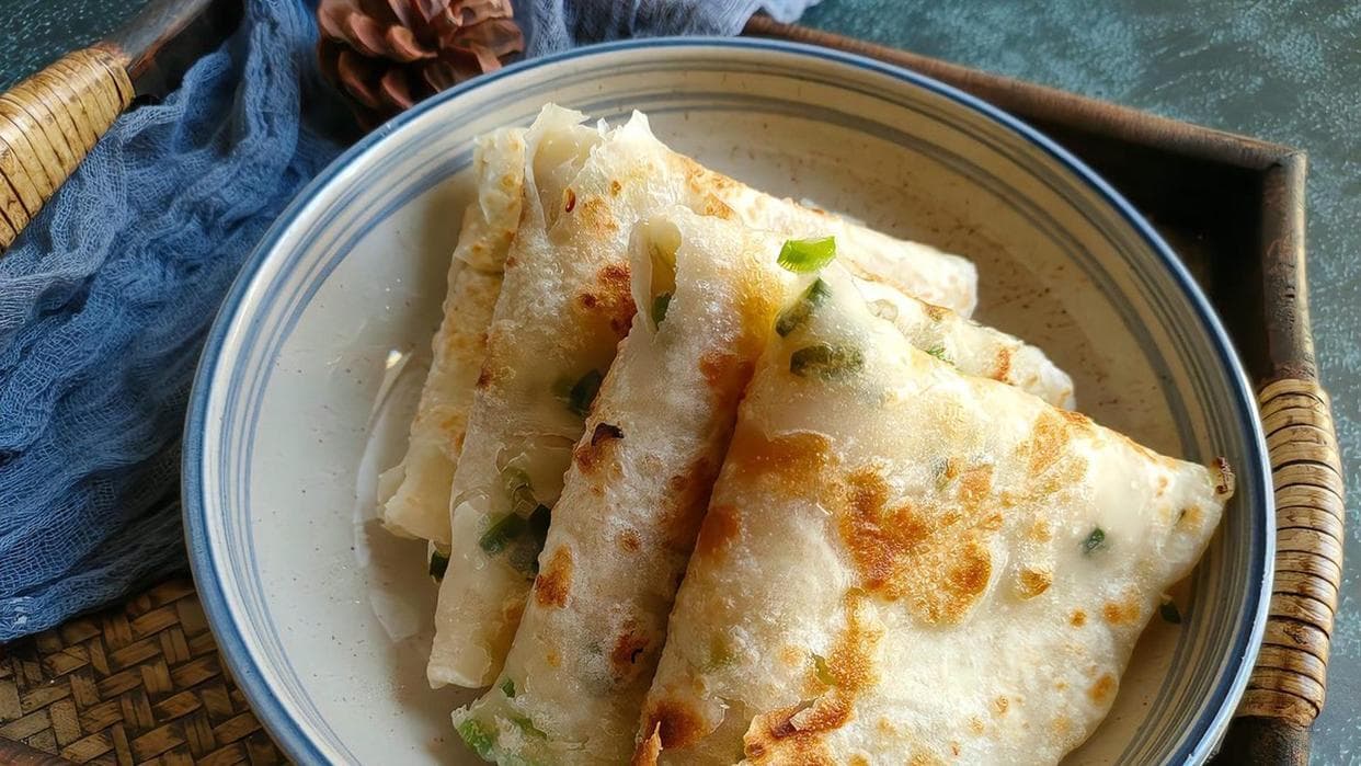 烙饼柔软多层的秘诀：70度热水和面最佳