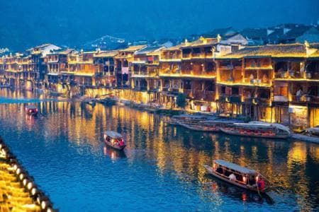 凤凰古城旅游攻略：景点、美食、住宿全攻略