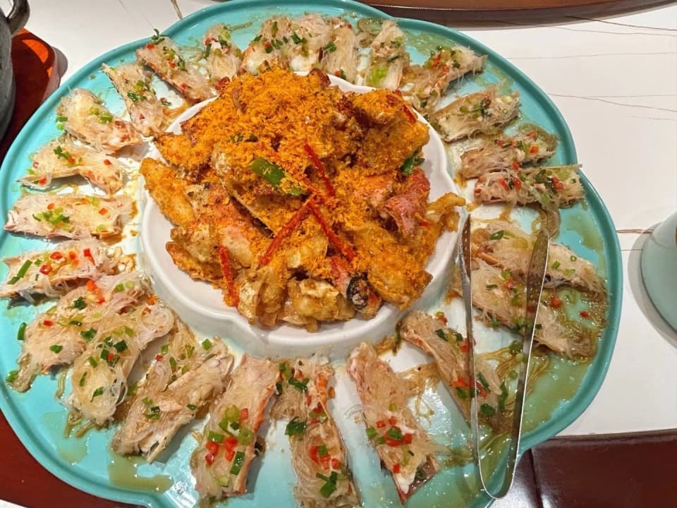 春日青岛美食指南：4种地道小吃，从烤肉到苦肠