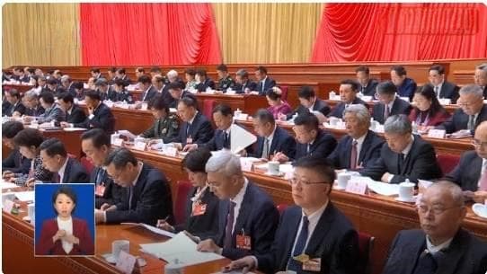 2025全国两会教育热点盘点：AI进课堂、安全必修、公平升级，哪些改变与你有关？