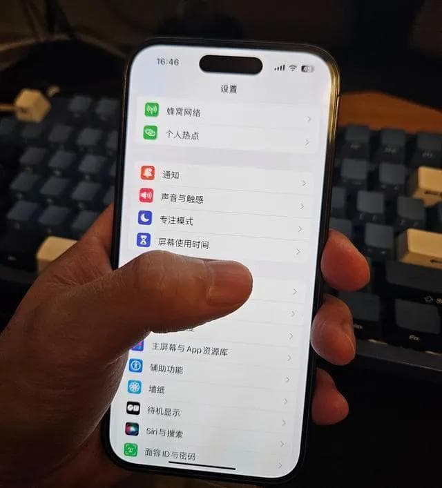 手机屏幕“黄金尺寸”之争：是追随手感还是视觉盛宴？