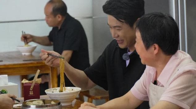 央视《三餐四季》探秘郧阳三合汤，陆毅马凡舒打卡十堰特色美食