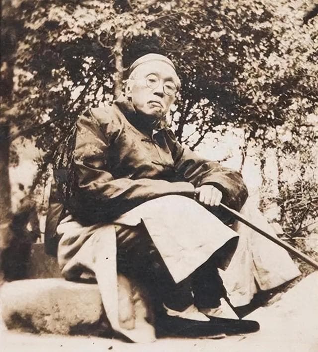 抗战时期，陈三立珍贵留影，一生刚强不屈，85岁时为抗日绝食而亡