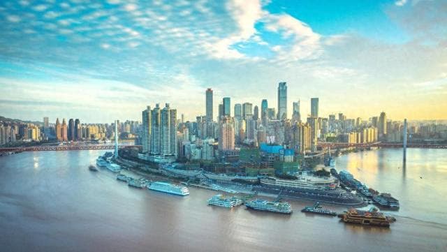 重庆朝天门码头：镶嵌在长江与嘉陵江交汇处的璀璨明珠