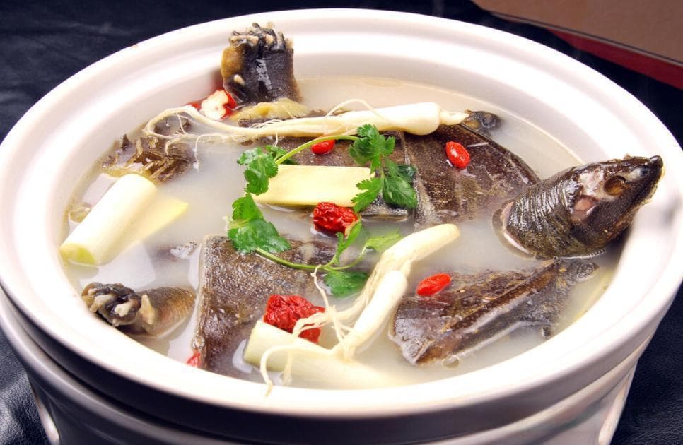 清炖甲鱼汤：从食材到文化，详解这道传统滋补佳肴