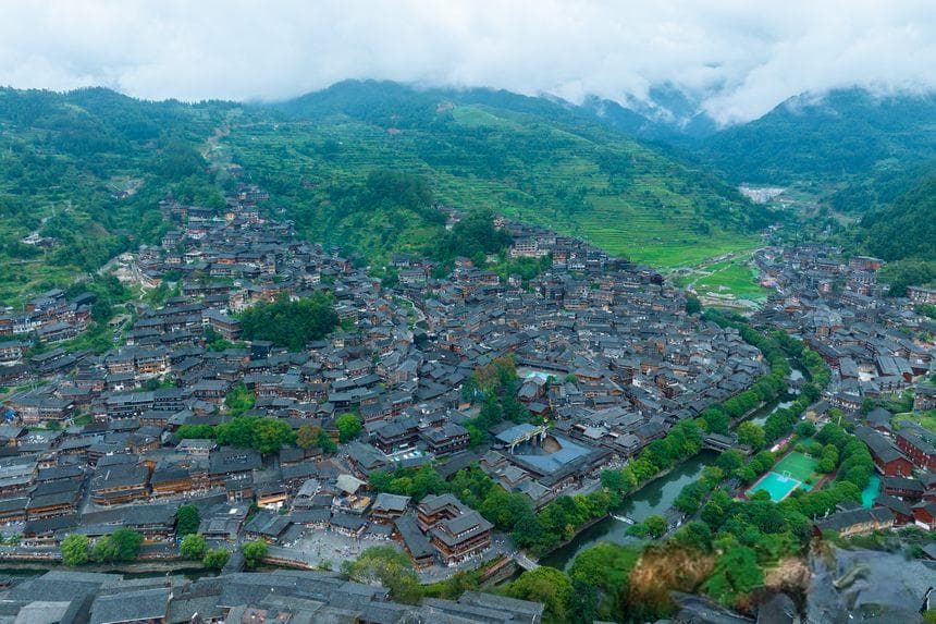 贵州西江千户苗寨：暑期旅游人气旺