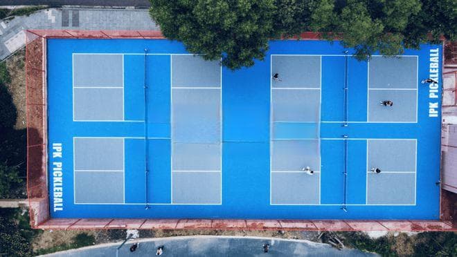 匹克球场地地面用什么材料？解析匹克球场地建设标准