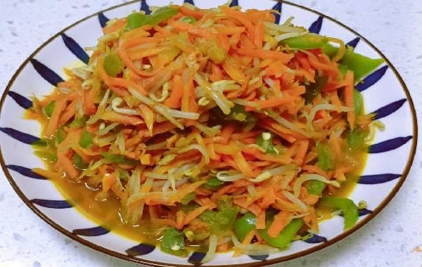 胡萝卜炒豆芽