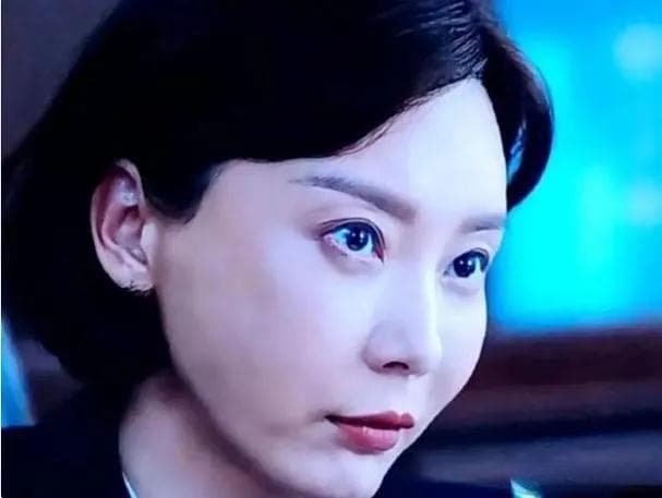 陈数颠覆形象：全素颜演绎普通警嫂，展现演技新高度