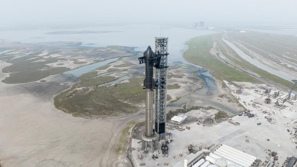 “筷子夹火箭”：SpaceX星舰回收技术实现重大突破