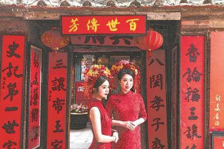 福建泉州蟳埔村：簪花围里的千年文化传承