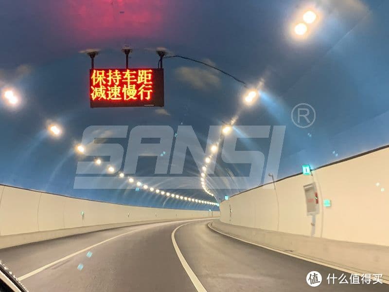 智能隧道照明：LED技术与传感器的结合