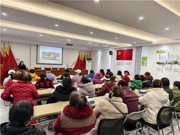 “老年人疫苗三件套”为长辈健康加分——公共卫生科赴鑫鼎社区开展健康讲座