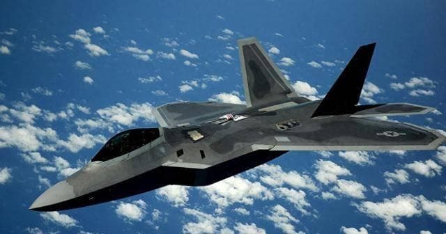 歼-20和F-22哪个更强？为何F-22早早停产，我们却越产越多？