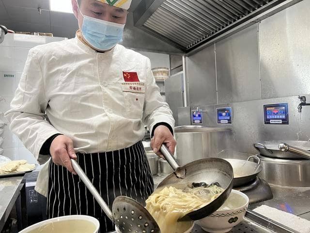 郑州烩面：一碗汤鲜面筋的非遗美食