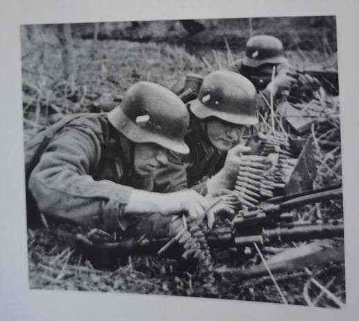二战经典武器：MG42机枪的诞生与传奇