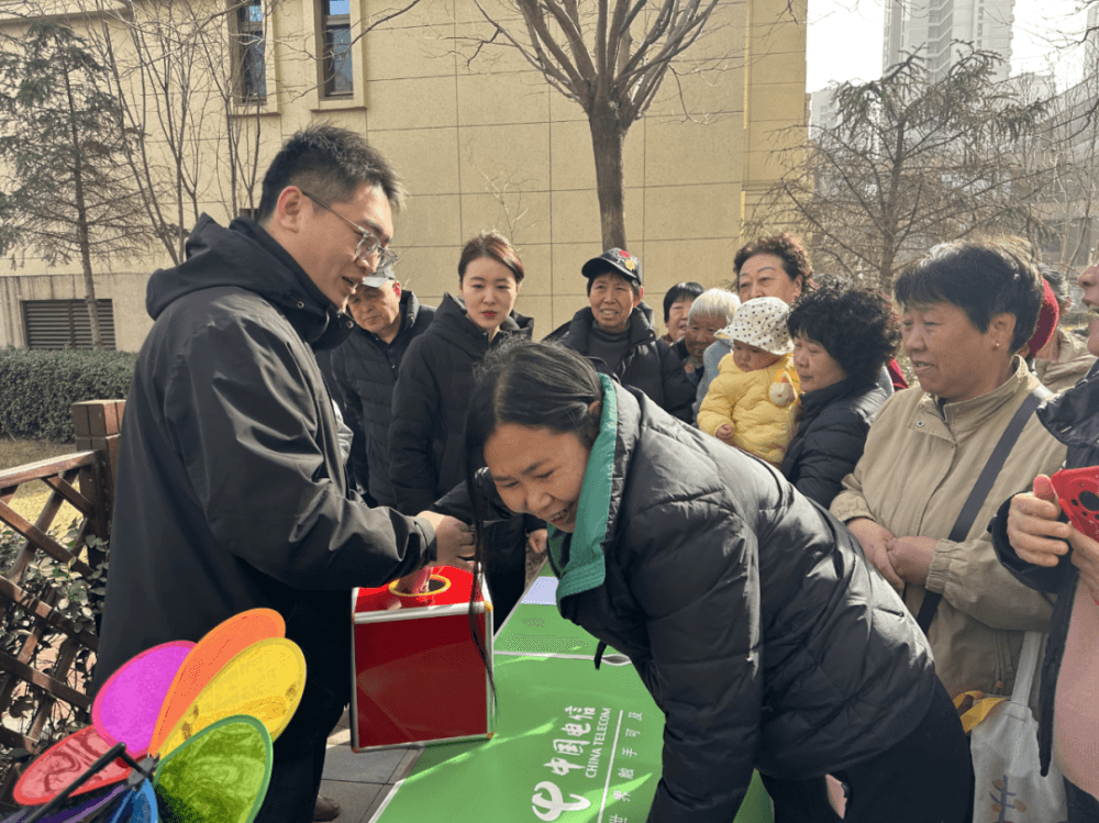 小区里设有菜园 种植权一年一摇号产生