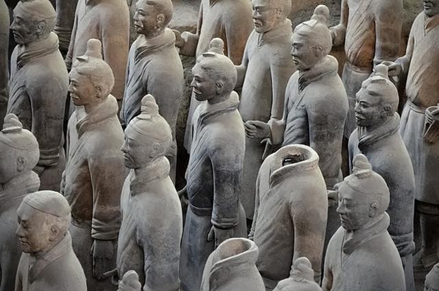 历代帝王，从来都是一边鄙视秦朝，一边效仿“秦制”