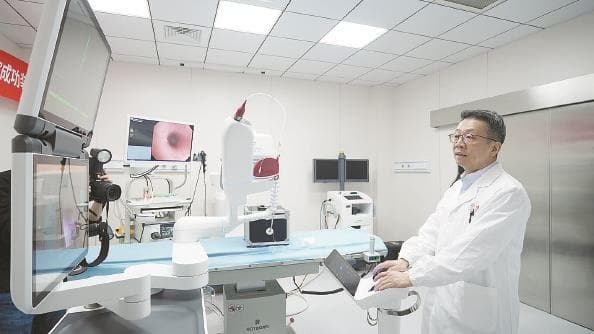 Ion支气管镜机器人开机 助力小结节早诊早治