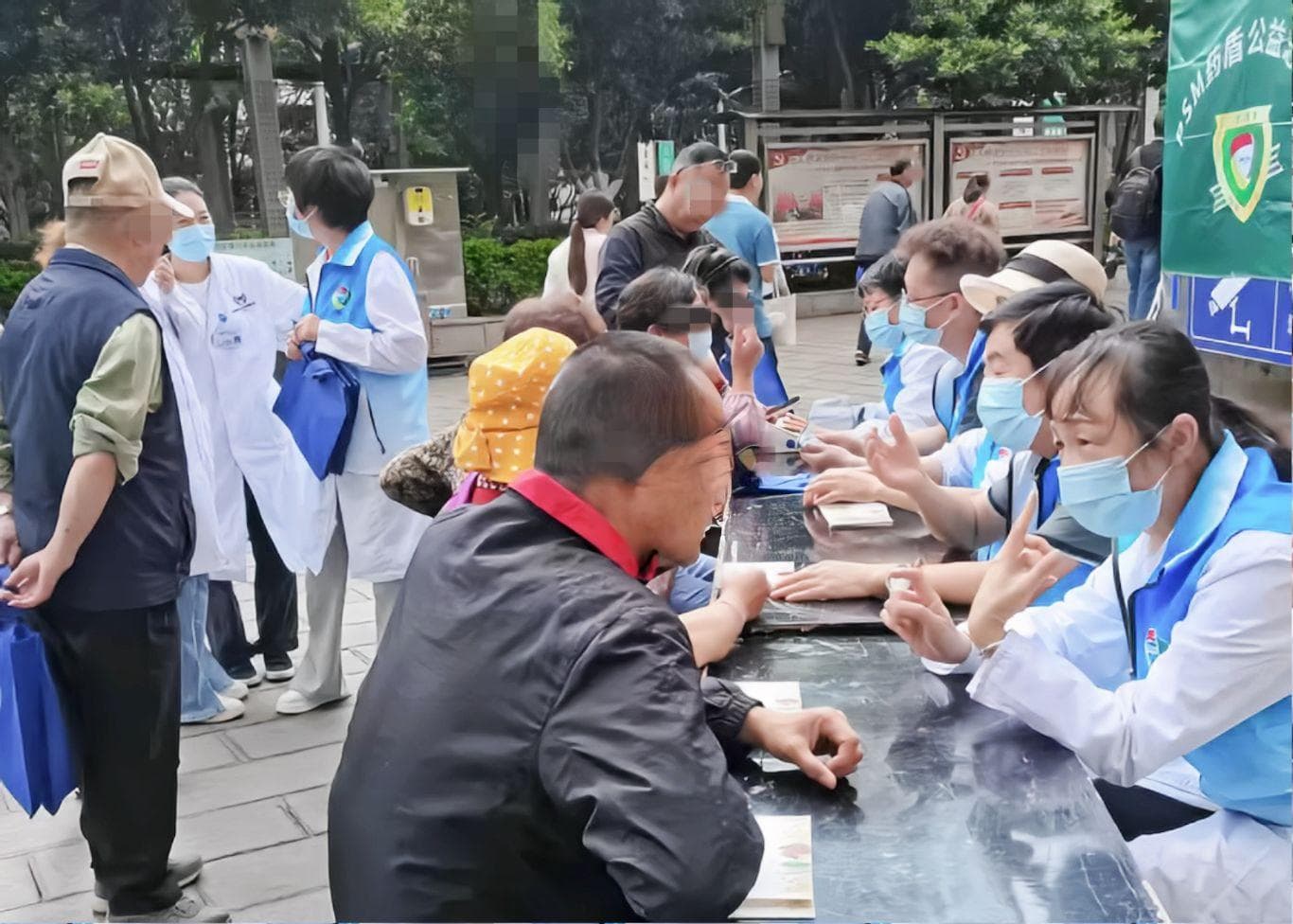 云南大学附属医院开展多次义诊活动