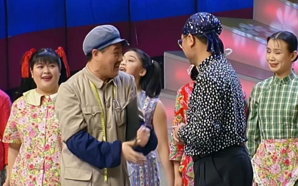 赵本山宋丹丹经典台词再掀热潮：春晚该如何找回"快乐至上"的初心？