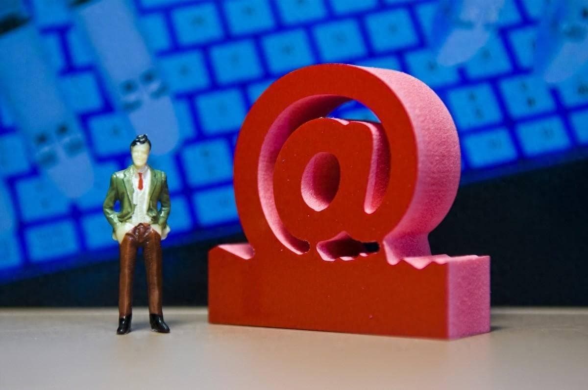 杨子与黄圣依：直播数据背后的商业价值较量