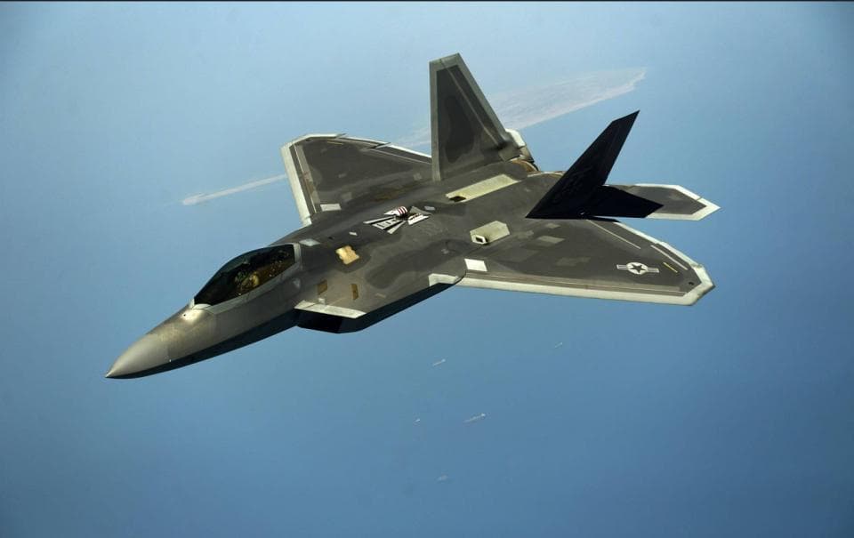 F119发动机推重比7-9，普惠与军方数据造假，F-22“猛禽”或许并不猛