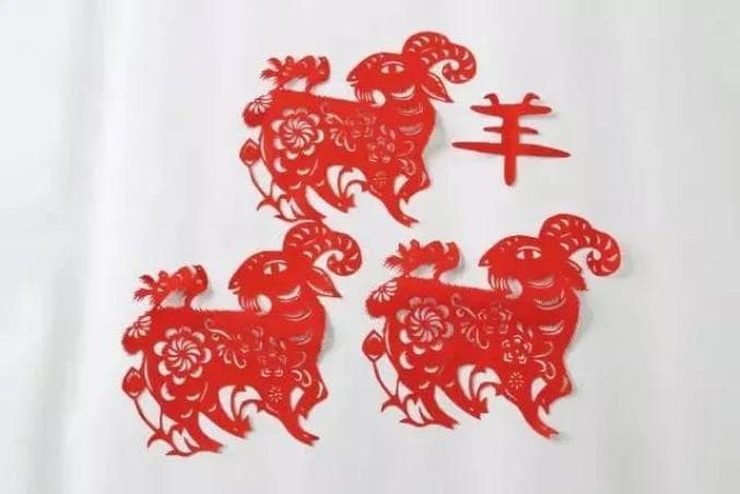 大年初四的民俗传统：迎灶神、接五路财神与诸多禁忌
