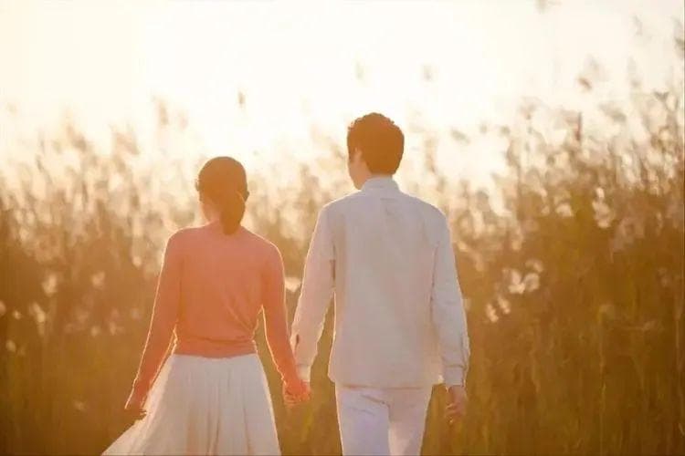 当代年轻人如何树立健康、稳定的婚育观？