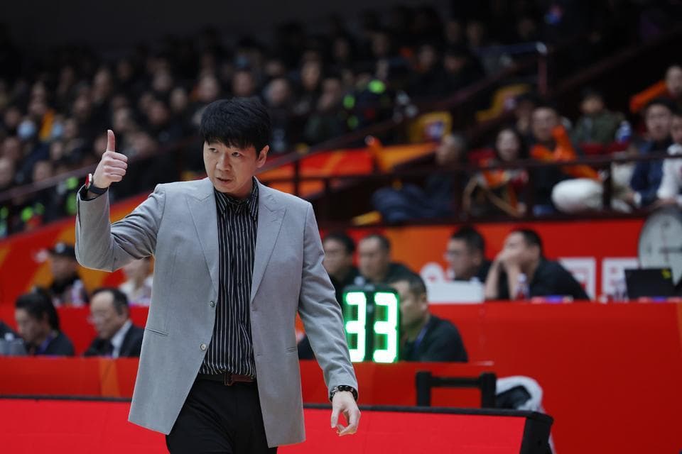 云雾渐散见坦途！2024的春夏秋冬，山东男篮走出低谷迎来新生
