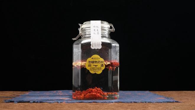 如何正确泡黄芪酒？黄芪泡酒配方与制作方法全解析
