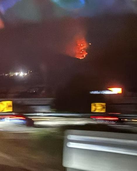 美国加州山火持续肆虐  当地华人：空气污染严重，超市水被抢空