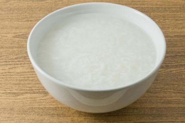 一碗白粥的热量是多少？一碗白米粥的热量取决于碗的大小