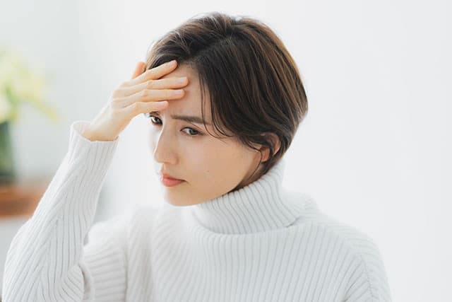 令人在意的抬头纹！预防抬头纹的按摩手法及保养方法