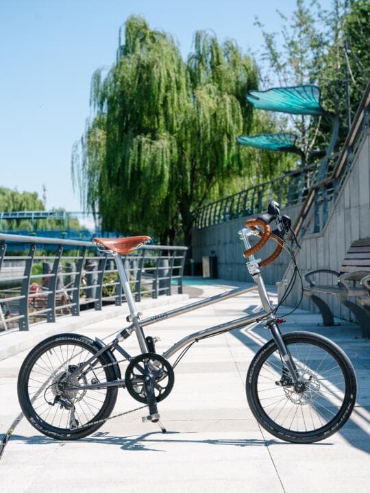 钛合金折叠车颠覆认知！VELO如何让通勤秒变公路车级体验？