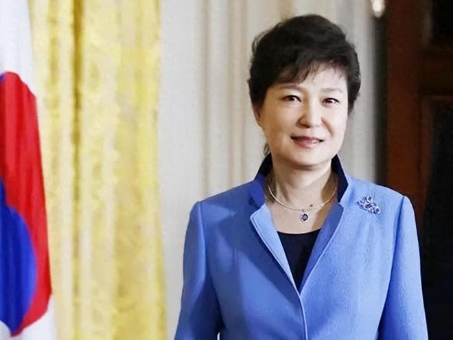 朴槿惠：从"第一女儿"到"嫁给国家的女人"