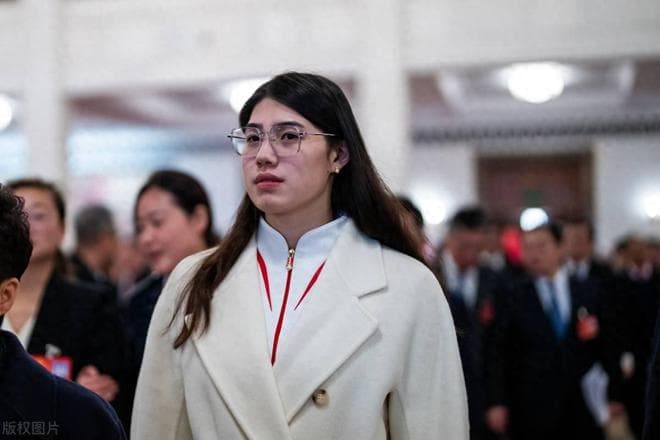 升官了！张雨霏正式上任，升任体育学院副院长，27岁走向人生巅峰