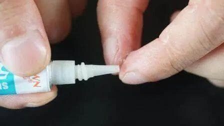 胶水这么粘为何唯独对瓶子 “手下留情”呢？