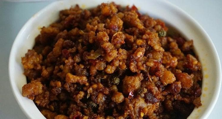 如何制作美味的臊子肉（从选肉到烤制，一步步教你制作口感鲜美的臊子肉）