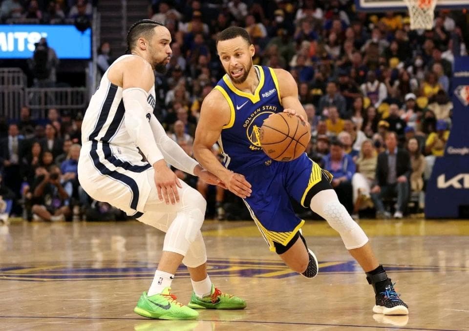 逆风翻盘的传奇：库里如何从瘦弱少年崛起为三分之王，改写NBA历史
