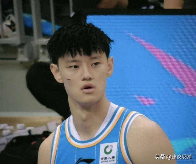 曾凡博：中国男篮新星的崛起之路