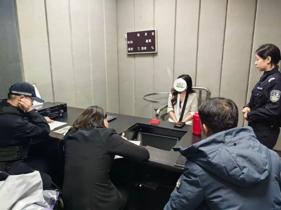 网红歌手杨某因拒还债务被跨省追捕，法院执行团队蹲守16小时将其控制