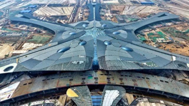 耗资4500亿，世界最大的北京大兴机场，如今沦为北漂免费过夜区