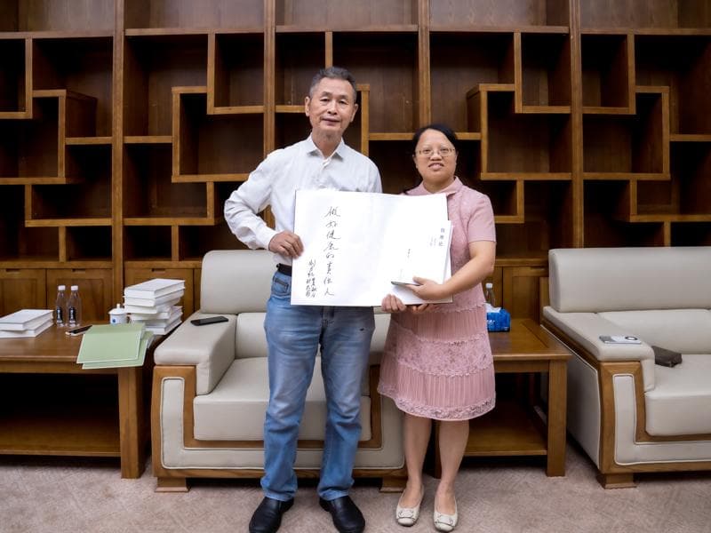 让中医成为大众健康的守护神——百部经典版《伤寒论》解读人在“八桂讲坛”开讲