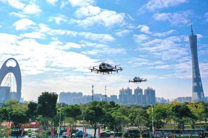 代表委员热议低空经济：加快制定完善低空空域管理法规体系