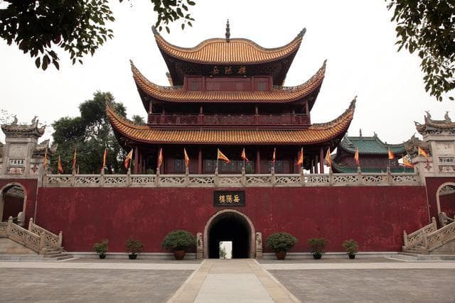 八百里洞庭入诗来：南歌《洞庭》的通感艺术