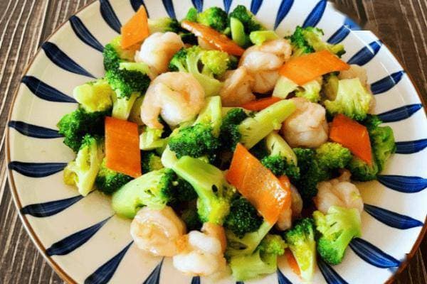 西蓝花炒虾仁：健康美味的家常菜制作指南