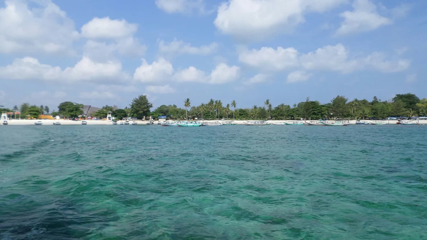 蜈支洲岛：三亚热门海岛，27米能见度潜水天堂