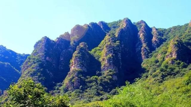 天津梨木台景区：京东第一盘，登天缝里赏梨花，邂逅北齐长城