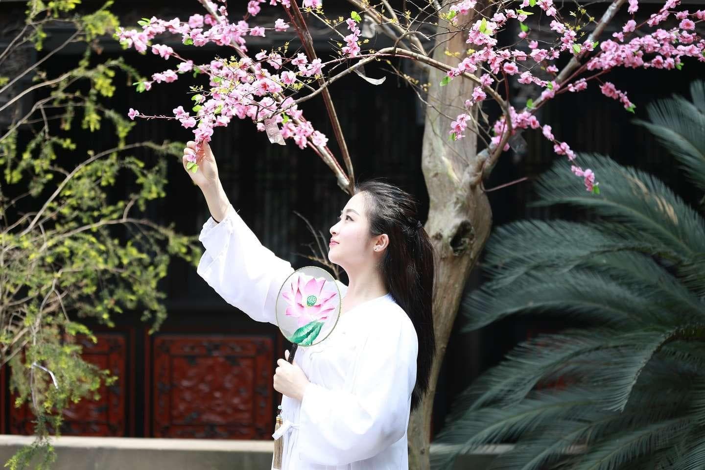 从“衣带渐宽”到“海上生明月”：古诗词里的思恋